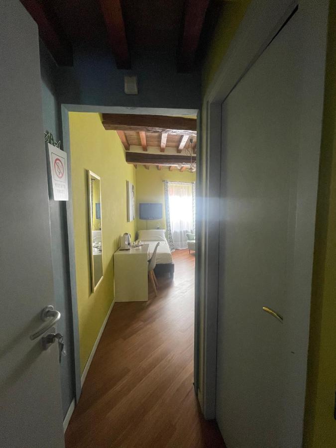 Le Camere Di Bsuites Affittacamere Parma Bagian luar foto