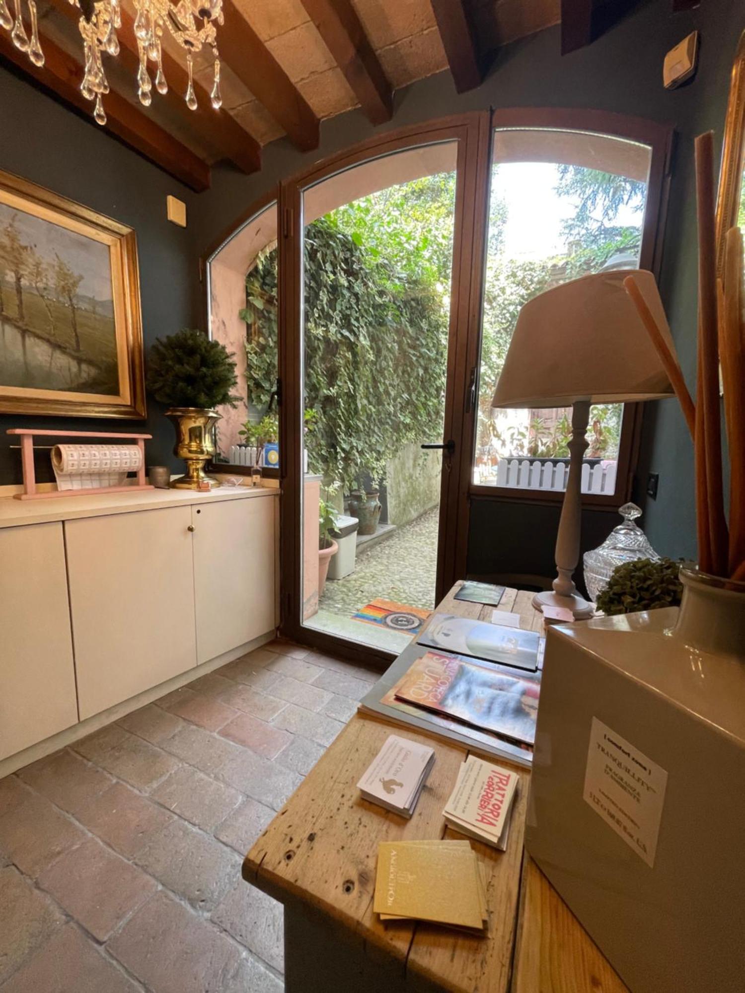 Le Camere Di Bsuites Affittacamere Parma Bagian luar foto