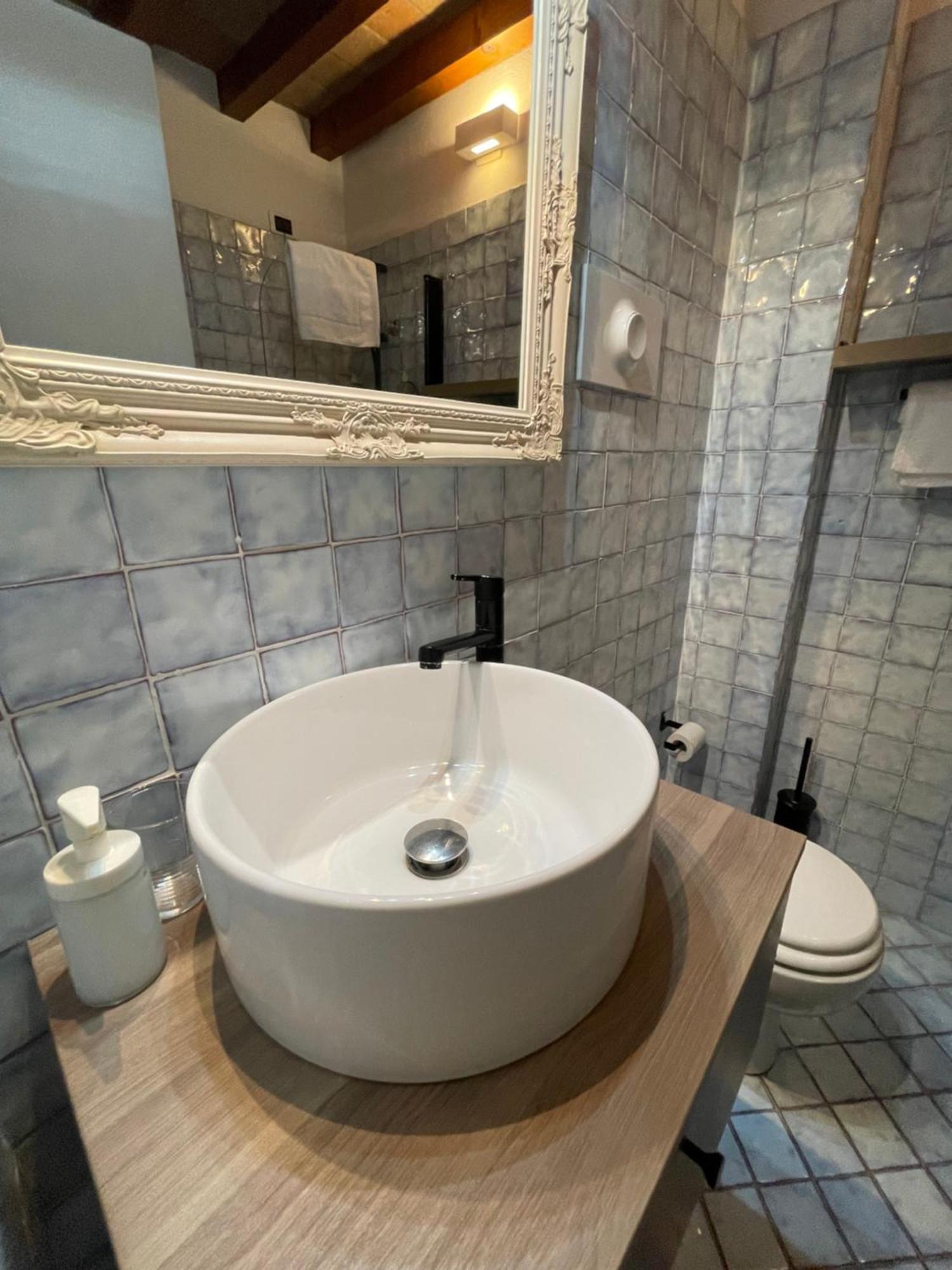 Le Camere Di Bsuites Affittacamere Parma Bagian luar foto