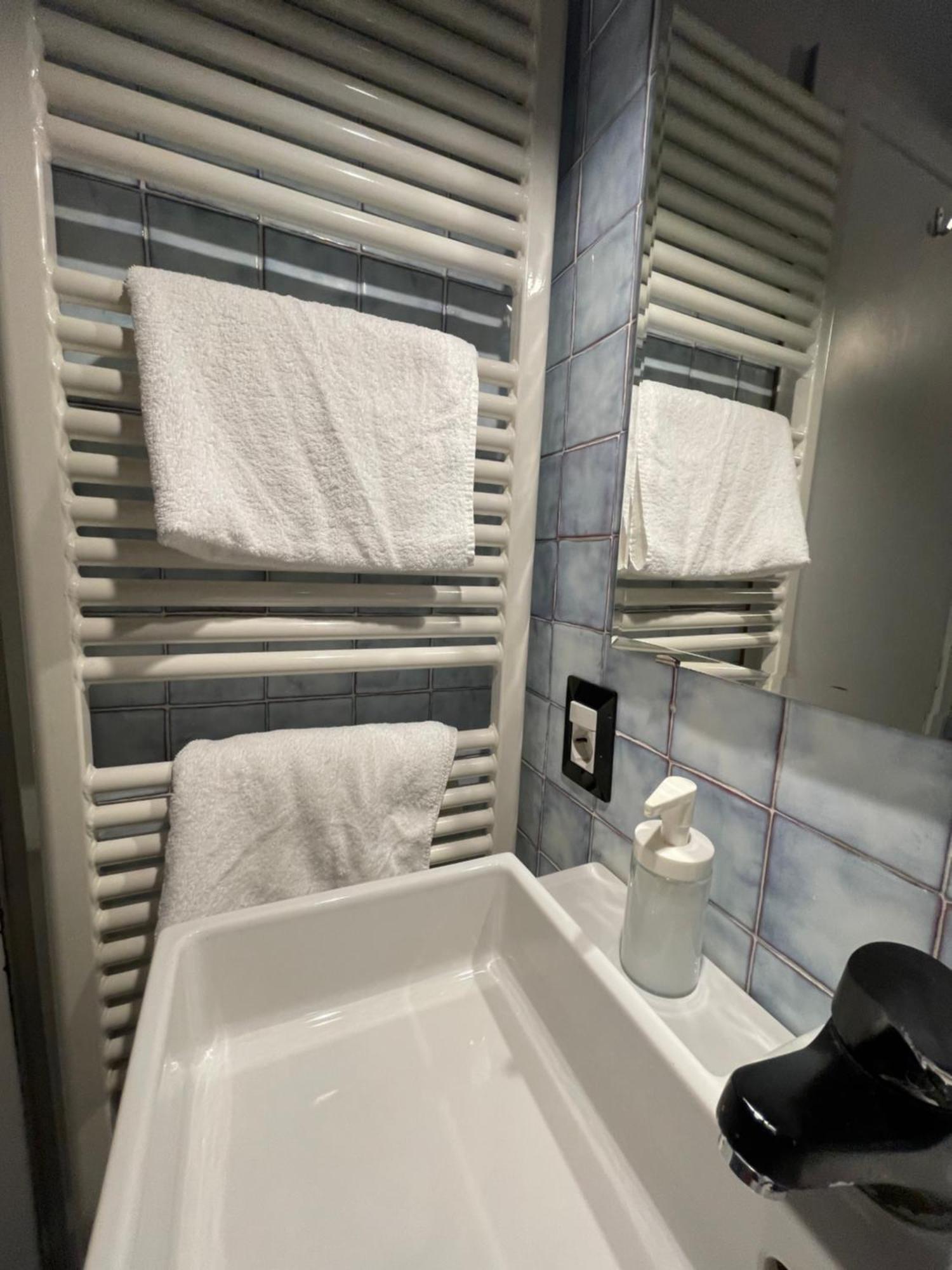 Le Camere Di Bsuites Affittacamere Parma Bagian luar foto