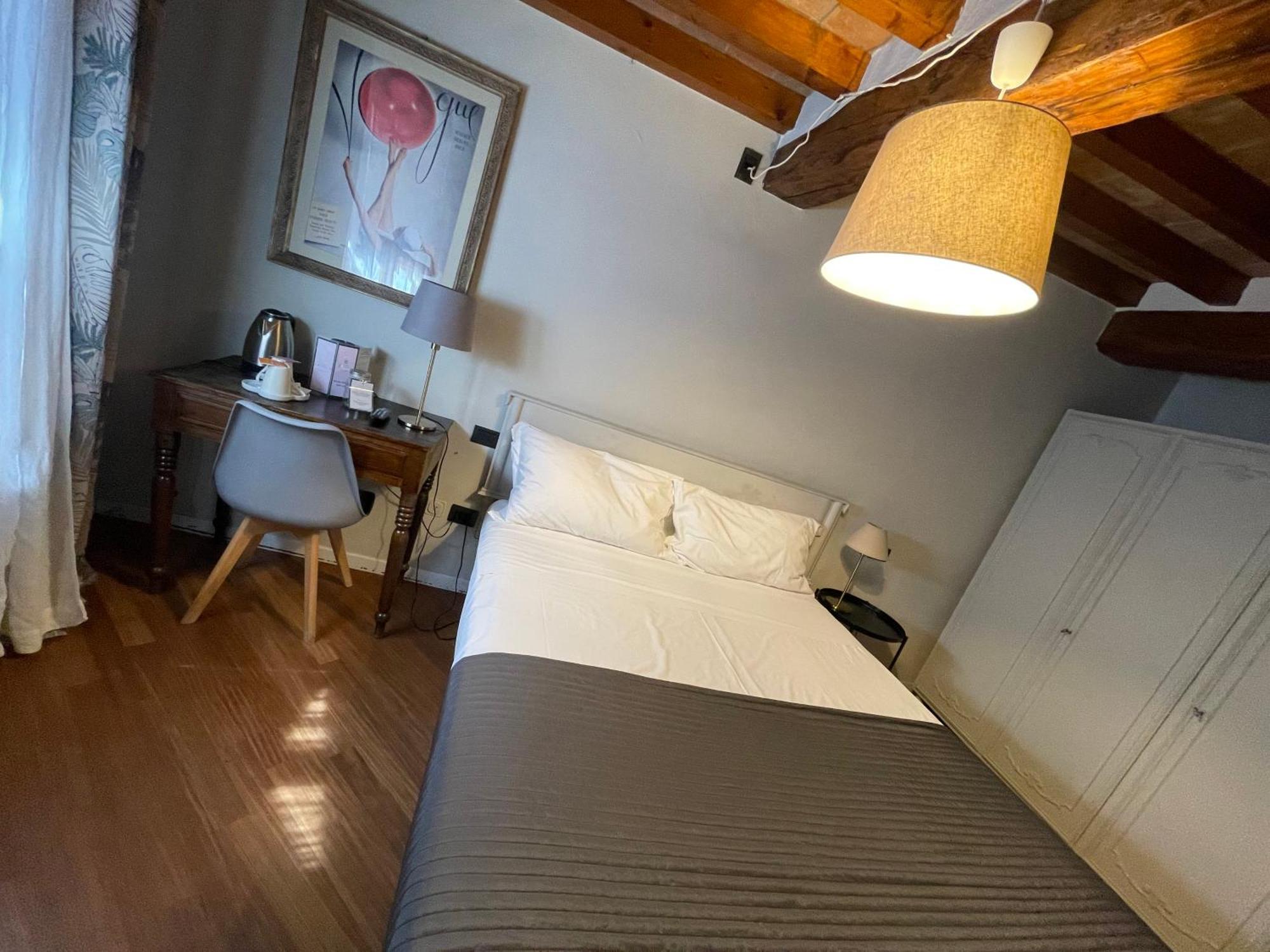 Le Camere Di Bsuites Affittacamere Parma Bagian luar foto