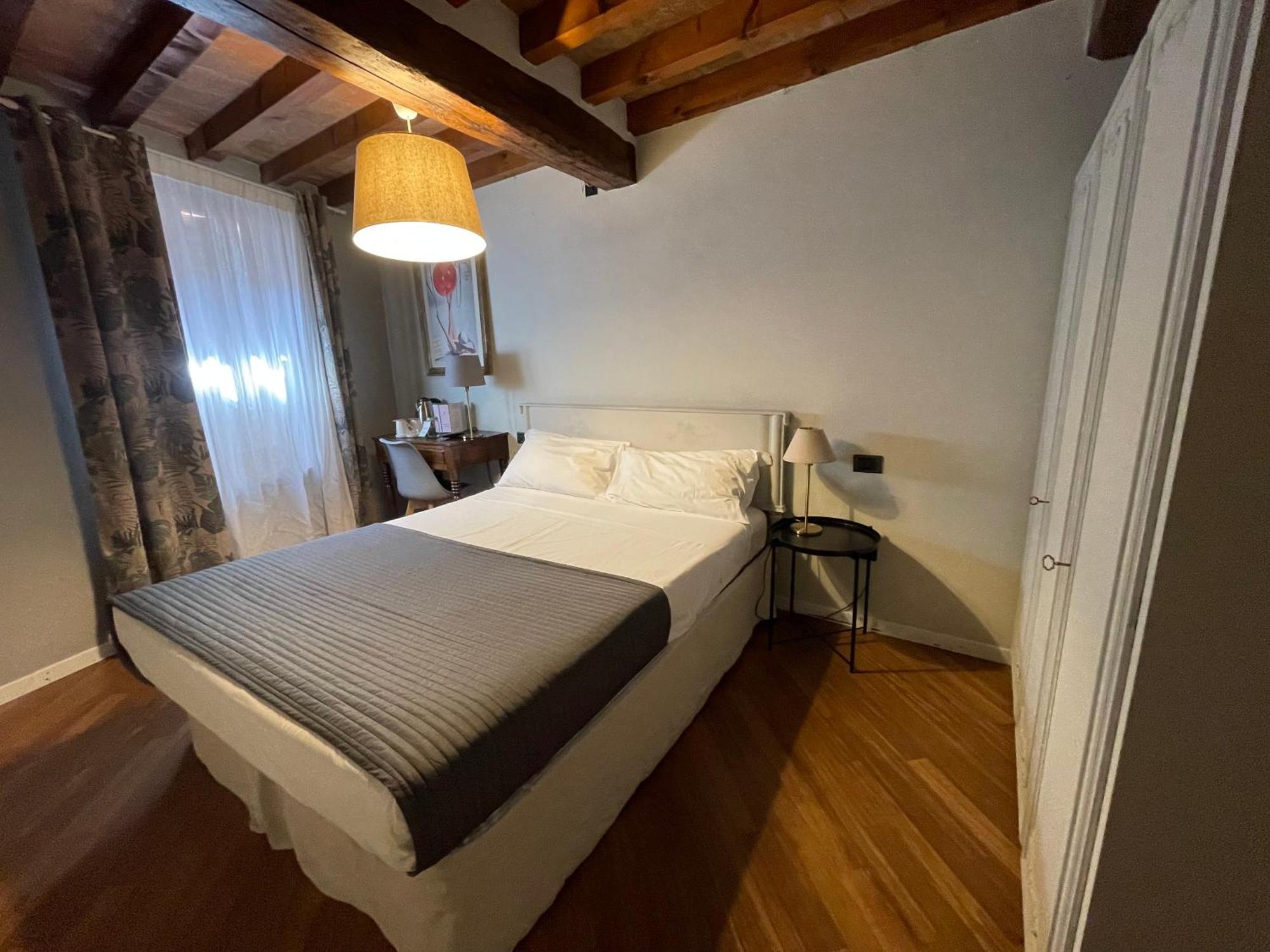 Le Camere Di Bsuites Affittacamere Parma Bagian luar foto