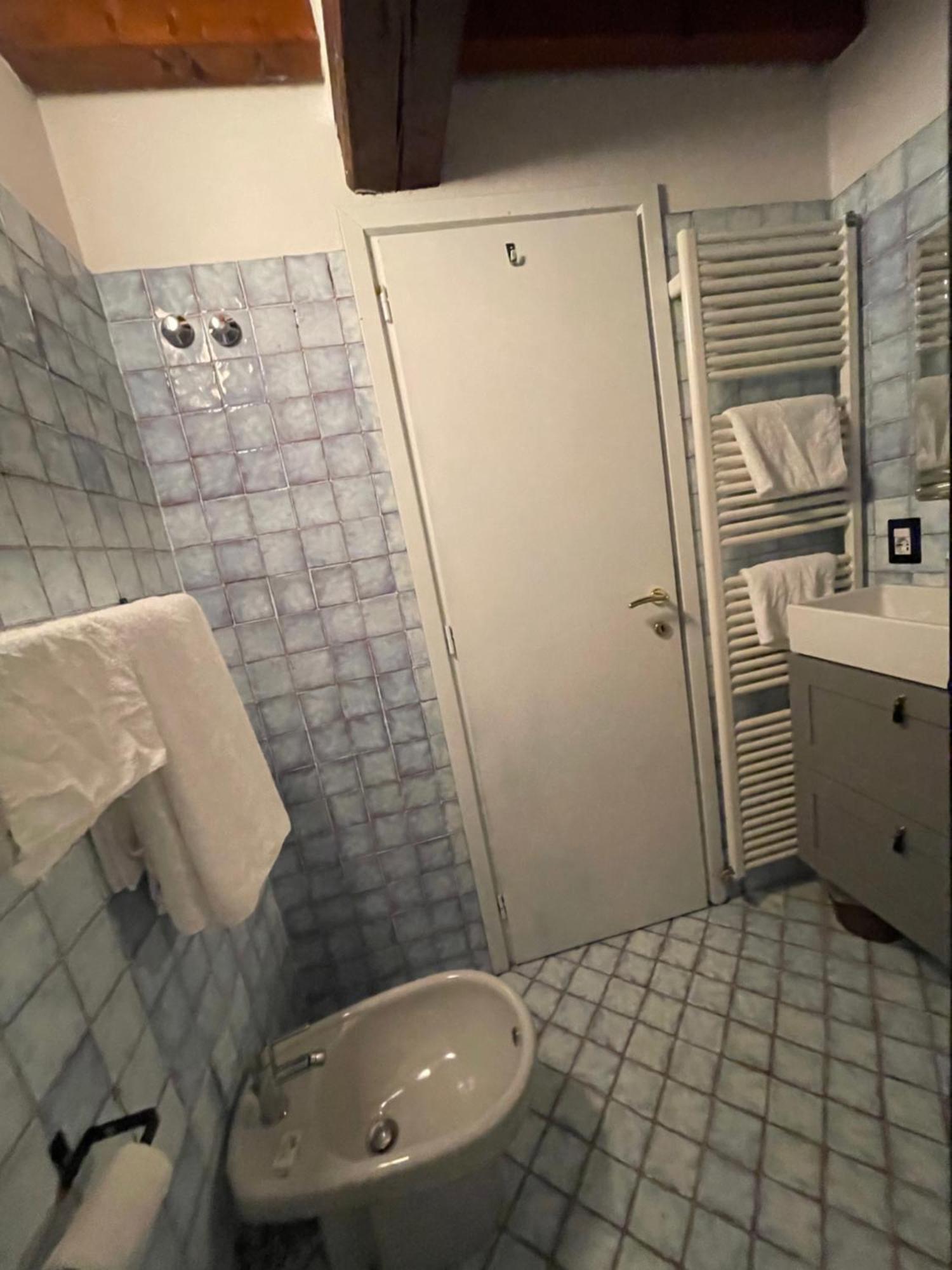 Le Camere Di Bsuites Affittacamere Parma Ruang foto
