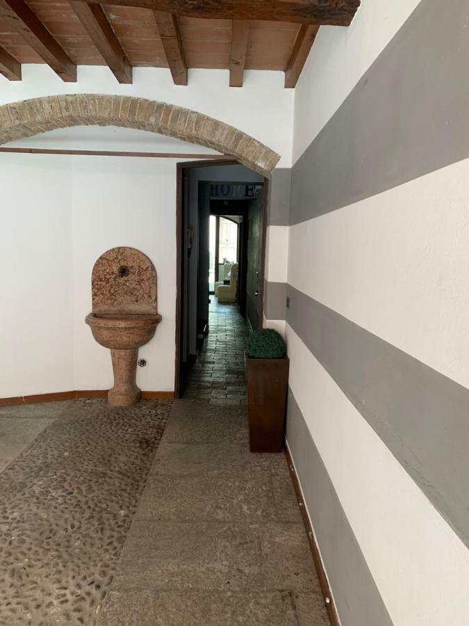 Le Camere Di Bsuites Affittacamere Parma Bagian luar foto